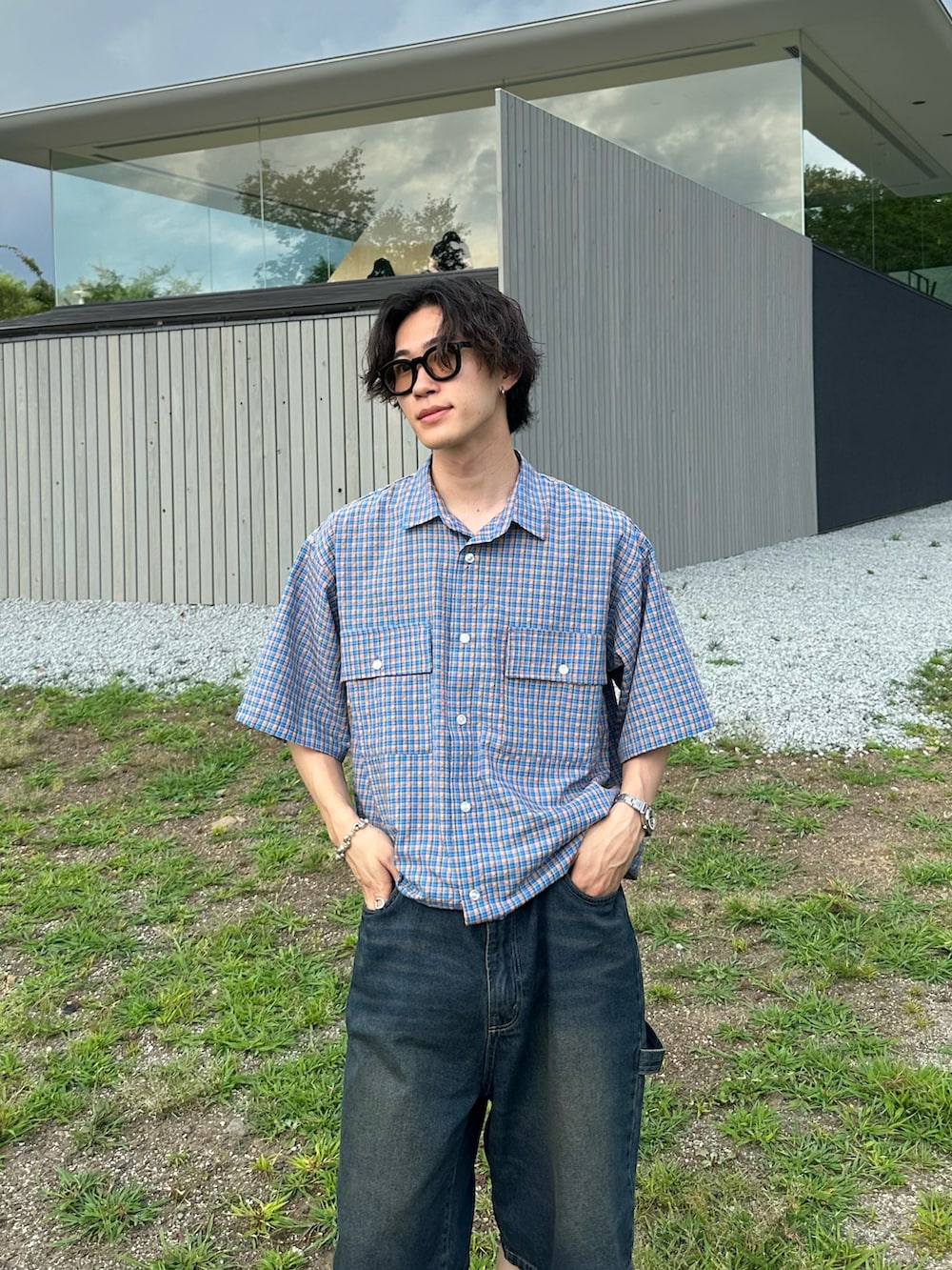 「きれいめカジュアル、シティーボーイ、チェックシャツ、ハーフパンツ、ハーフデニム、WETTEMPT、asics、アツいコーデ全部見せ」｜「WETTEMPTのSEERSUCKER CHECKED SHIRT / シアサッカーチェックシャツ（シャツ/ブラウス、ブルー系）」を使った、おさゆうさん（メンズ・168cm）の夏コーディネートの4枚目の写真