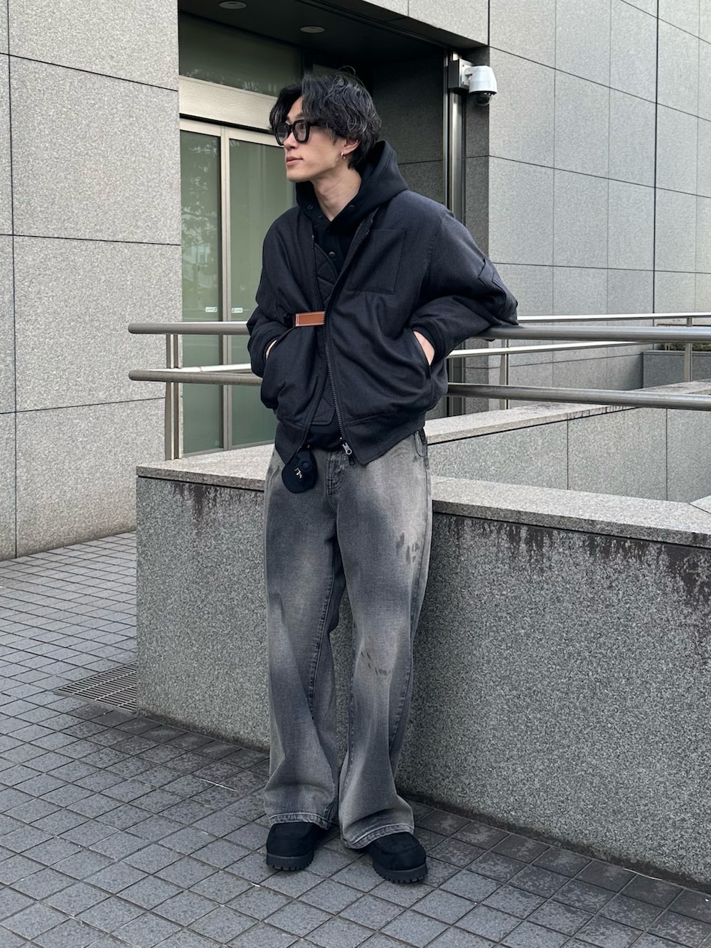 「シンプルスタイル、WETTEMPT、sunsea、グラデーション、デニム、MA-1、パーカー、シティーボーイ」｜「SUNSEAのアイテム（MA-1、ブラック系）」を使った、おさゆうさん（メンズ・168cm）の冬コーディネートの2枚目の写真