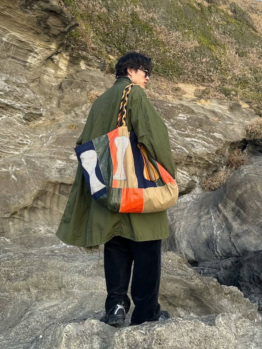 「レイヤードスタイル、M65、WETTEMPT、Dickies、asics、khoki、シティーボーイ、きれいめカジュアル」｜「VINTAGEのアイテム（ミリタリージャケット、グリーン系）」を使った、おさゆうさん（メンズ・168cm）の冬コーディネートの2枚目の写真