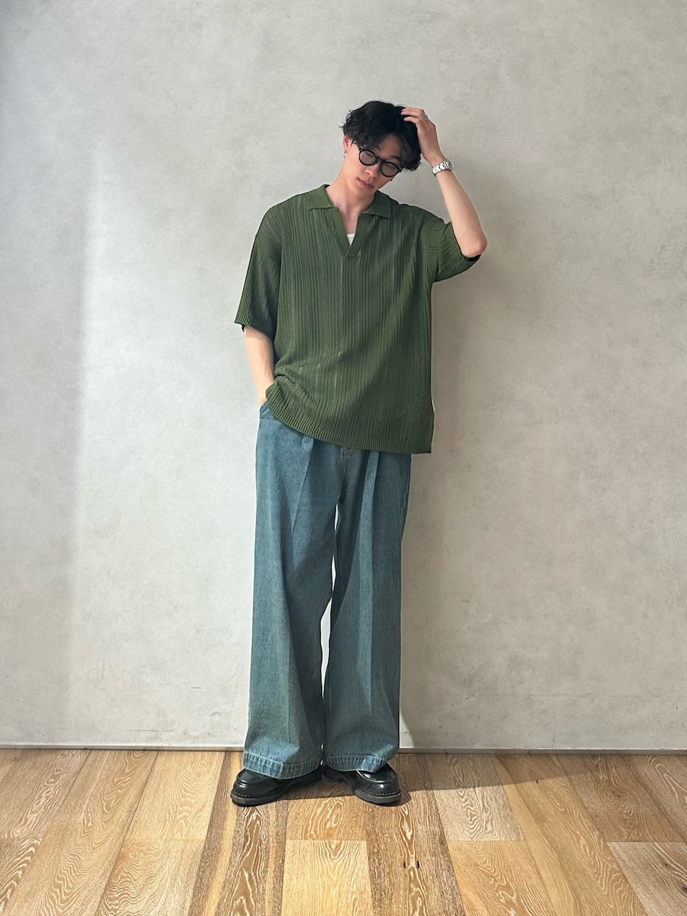 「お出かけコーデ日記、大人コーデ、シアートップス、ニットポロ、ウォッシュデニム、加工デニム、WETTEMPT、Paraboot、夏コーデ」｜「WETTEMPTのアイテム（ポロシャツ、グリーン系）」を使った、おさゆうさん（メンズ・168cm）の春コーディネートの2枚目の写真