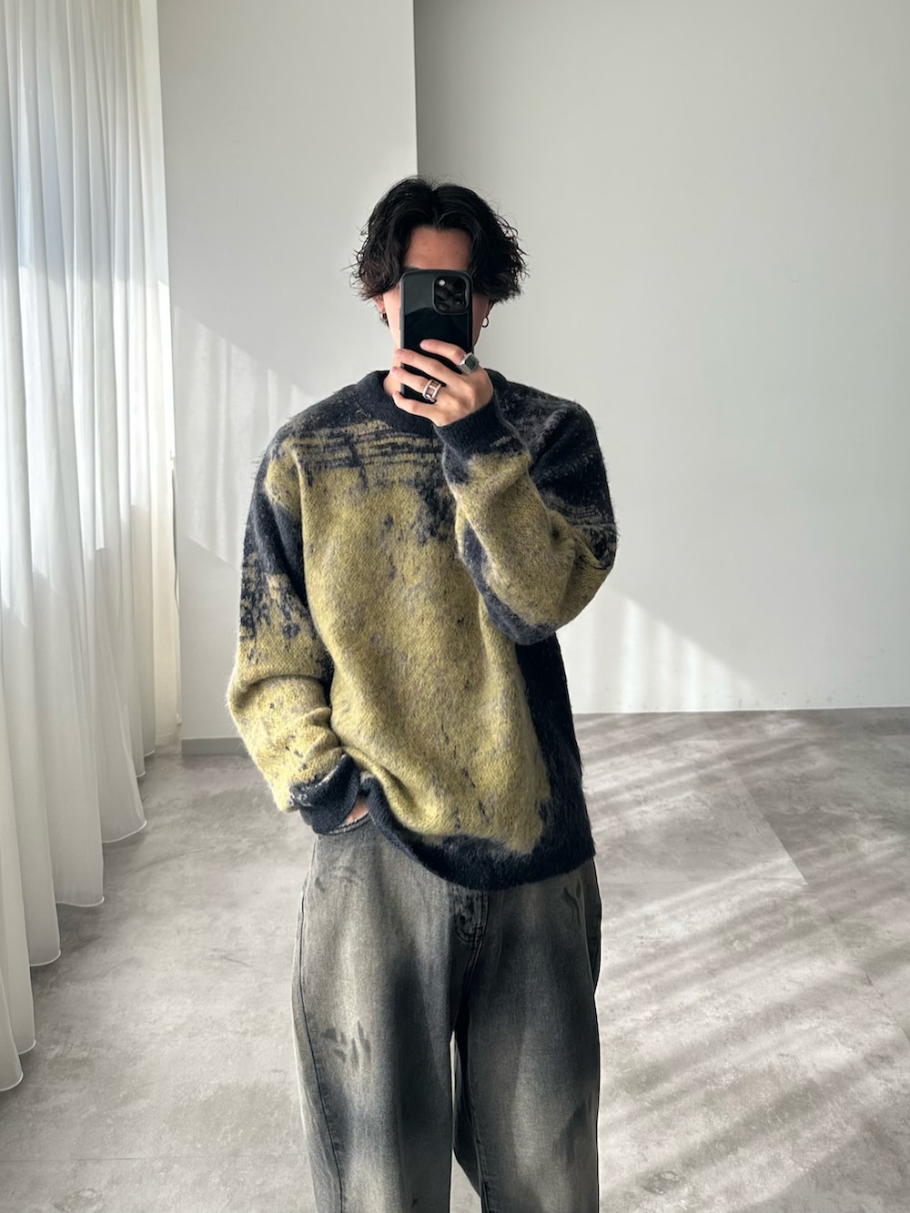 「メンズファッション、yoke、WETTEMPT、Hender Scheme、ニット、ジャガードニット、きれいめカジュアル」｜「YOKEのアイテム（ニット/セーター、ブラック系）」を使った、おさゆうさん（メンズ・168cm）の冬コーディネートの2枚目の写真