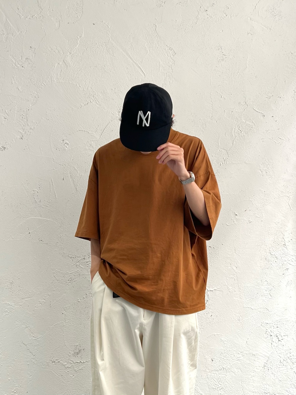 「Ｔシャツ、キャップ、STUDIO NICHOLSON、epnok、epnokplus、Paraboot、COMESANDGOES、きれいめカジュアル」｜「COMESANDGOESのアイテム（キャップ、ブラック系）」を使った、おさゆうさん（メンズ・168cm）の夏コーディネートの3枚目の写真