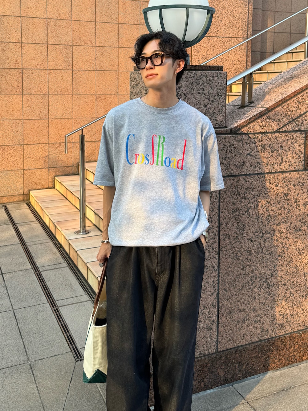 「グレー、Tシャツ、デニム、WETTEMPT、GU、Timberland、きれいめカジュアル、シティーボーイ」｜「WETTEMPTのONE SIDE DRAW CORD TEE / ワンサイドドローコードT（Tシャツ/カットソー、グレー系）」を使った、おさゆうさん（メンズ・168cm）の夏コーディネートの3枚目の写真