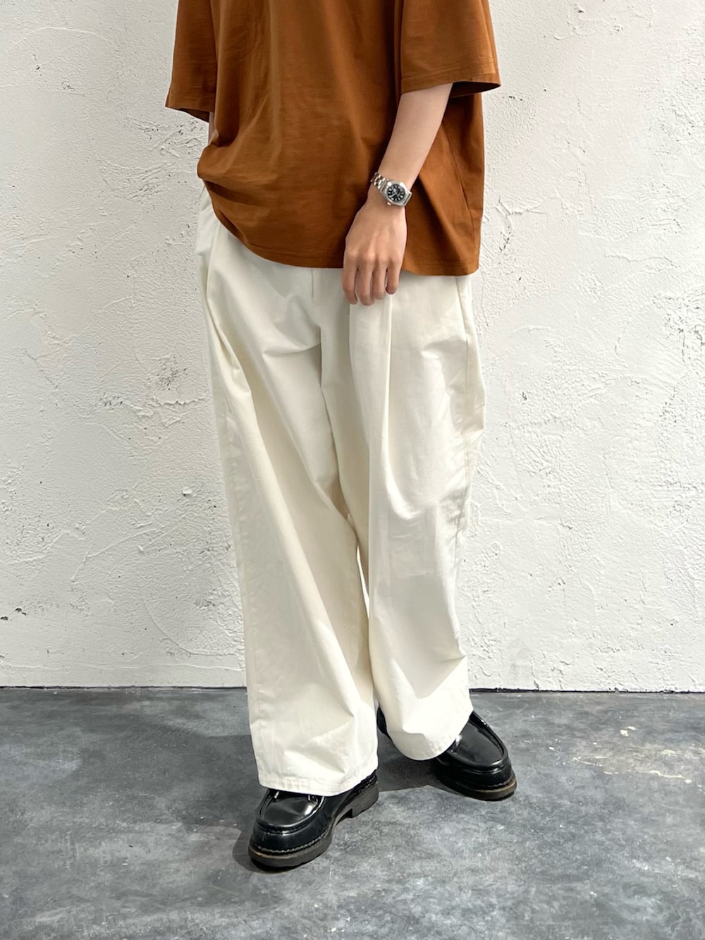 「Ｔシャツ、キャップ、STUDIO NICHOLSON、epnok、epnokplus、Paraboot、COMESANDGOES、きれいめカジュアル」｜「COMESANDGOESのアイテム（キャップ、ブラック系）」を使った、おさゆうさん（メンズ・168cm）の夏コーディネートの4枚目の写真