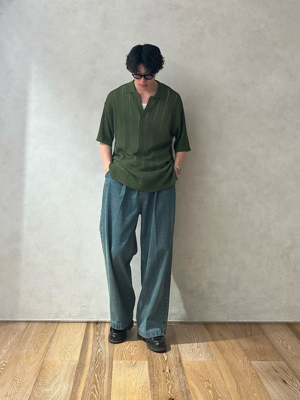 「お出かけコーデ日記、大人コーデ、シアートップス、ニットポロ、ウォッシュデニム、加工デニム、WETTEMPT、Paraboot、夏コーデ」｜「WETTEMPTのアイテム（ポロシャツ、グリーン系）」を使った、おさゆうさん（メンズ・168cm）の春コーディネートの3枚目の写真