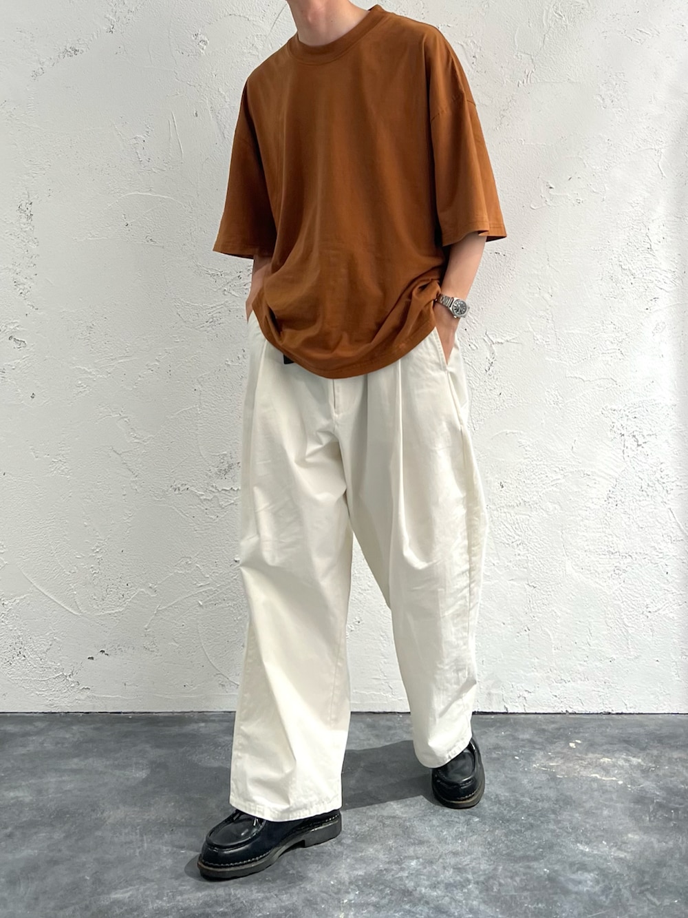 「Ｔシャツ、キャップ、STUDIO NICHOLSON、epnok、epnokplus、Paraboot、COMESANDGOES、きれいめカジュアル」｜「COMESANDGOESのアイテム（キャップ、ブラック系）」を使った、おさゆうさん（メンズ・168cm）の夏コーディネートの2枚目の写真