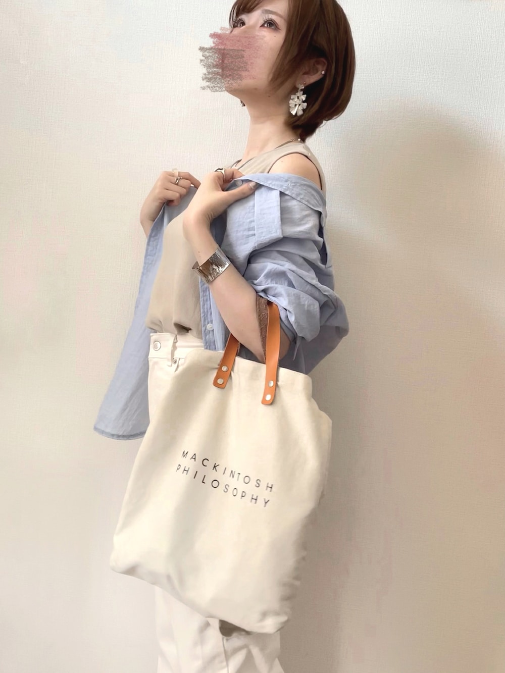 その他のバングル/リストバンドを着用したレディースの夏コーディネートの3枚目の写真