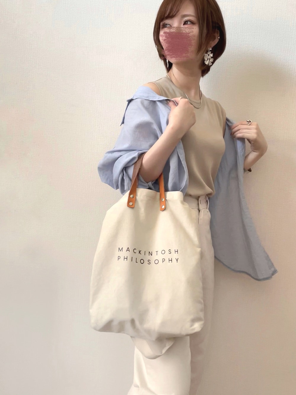 その他のバングル/リストバンドを着用したレディースの夏コーディネートの2枚目の写真