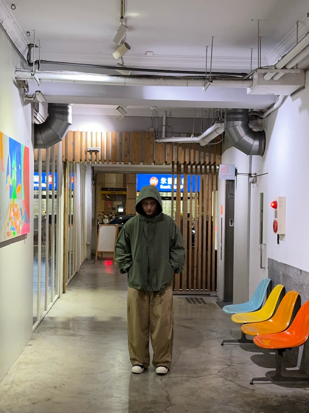「Rick OwensのRick Owens - カーフレザー スニーカー - men - カーフレザー/レザー/rubber - 42（スニーカー、ブラック系）」を使った、大庭葉藏さん（メンズ・178cm）の秋コーディネートの3枚目の写真