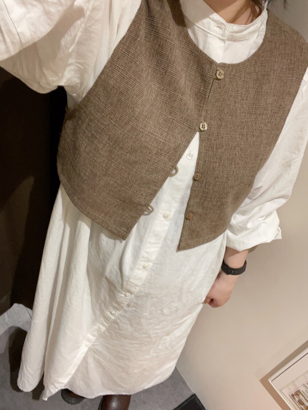 「Ray BEAMSのRay BEAMS / ベスト セット ギャザー ワンピース（ワンピース、ホワイト系）」を使った、___chairoさん（レディース・155cm）の春コーディネートの2枚目の写真