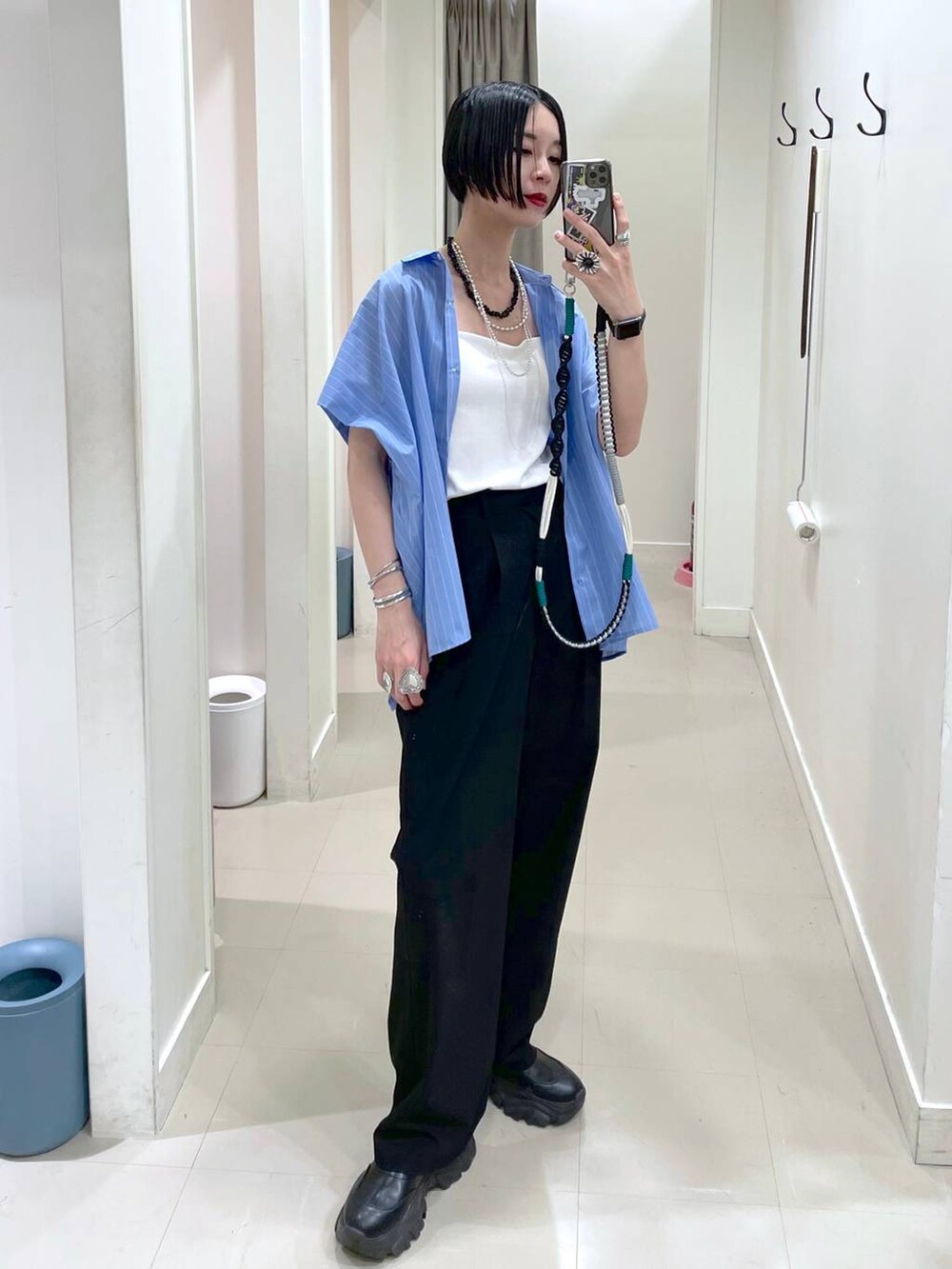 「高見え、若見え、着痩せ・細見え、ママコーデ、楽ちんコーデ、普通_GLOBAL WORK、高身長、体型カバー、GLOBAL WORK、シンプルコーデ、大人カジュアル、ブラウス、シャツ、ワイドパンツ、パンツ」|「GLOBAL WORKのアップルウォッチ/合皮バンド/160631(デジタル腕時計、ブラック系)」を使った、るんるんさん(レディース・168cm)の夏コーディネートの3枚目の写真