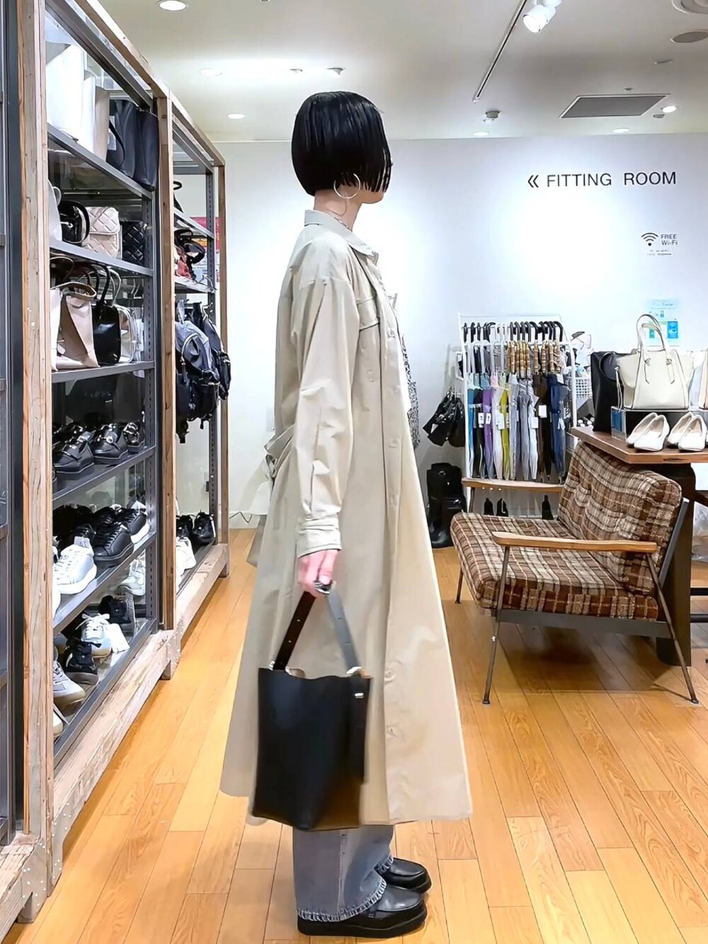 「GOOD DENIM_GLOBAL WORK、楽ちんコーデ、体型カバー、ベルト、ショルダーバッグ、春コーデ、高見え、若見え、着痩せ・細見え、ママコーデ、普通_GLOBAL WORK、高身長、GLOBAL WORK、シャツワンピース、ワンピース」|「GLOBAL WORKのステンレスボールY字ネックレス/106439(ネックレス、シルバー系)」を使った、るんるんさん(レディース・168cm)の春コーディネートの2枚目の写真