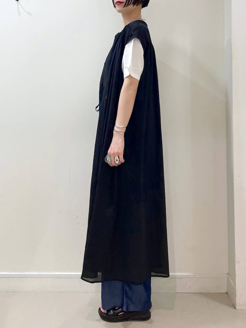 「ワイドパンツ、春コーデ、夏コーデ、春夏コーデ、ネックレス、Tシャツ、ワンピース、デニムパンツ、パンツ、高見え、若見え、着痩せ・細見え、ママコーデ、楽ちんコーデ、普通_GLOBAL WORK」|「GLOBAL WORKのスペ軽お財布ショルダー/132336(ショルダーバッグ、その他)」を使った、るんるんさん(レディース・168cm)の春コーディネートの5枚目の写真