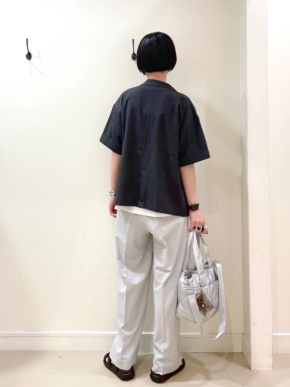 「高見え、若見え、着痩せ・細見え、ママコーデ、楽ちんコーデ、普通_GLOBAL WORK、高身長、体型カバー、GLOBAL WORK、シンプルコーデ、大人カジュアル、ジャケット、Tシャツ、ワイドパンツ、パンツ」|「GLOBAL WORKのリッチクリーンプリントT半袖/147640(Tシャツ/カットソー、ホワイト系)」を使った、るんるんさん(レディース・168cm)の夏コーディネートの4枚目の写真