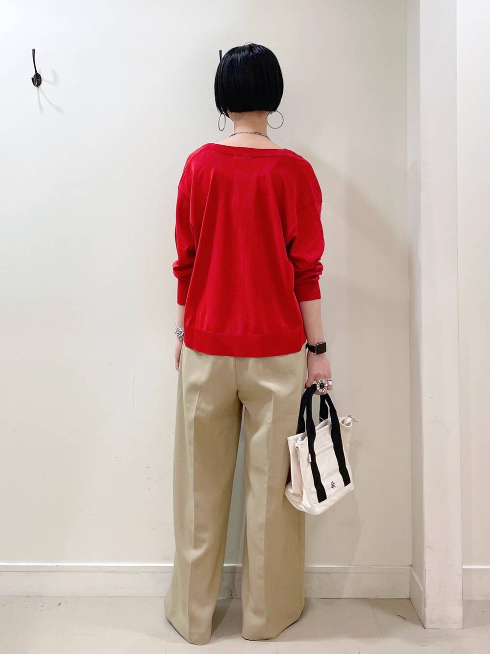 「高見え、若見え、着痩せ・細見え、ママコーデ、楽ちんコーデ、普通_GLOBAL WORK、高身長、体型カバー、GLOBAL WORK、シンプルコーデ、大人カジュアル、カーディガン、タンクトップ、ワイドパンツ、パンツ」｜「GLOBAL WORKのらくっション踏めるバブーシュ/136007（その他シューズ、ブラック系）」を使った、るんるんさん（レディース・168cm）の春コーディネートの4枚目の写真