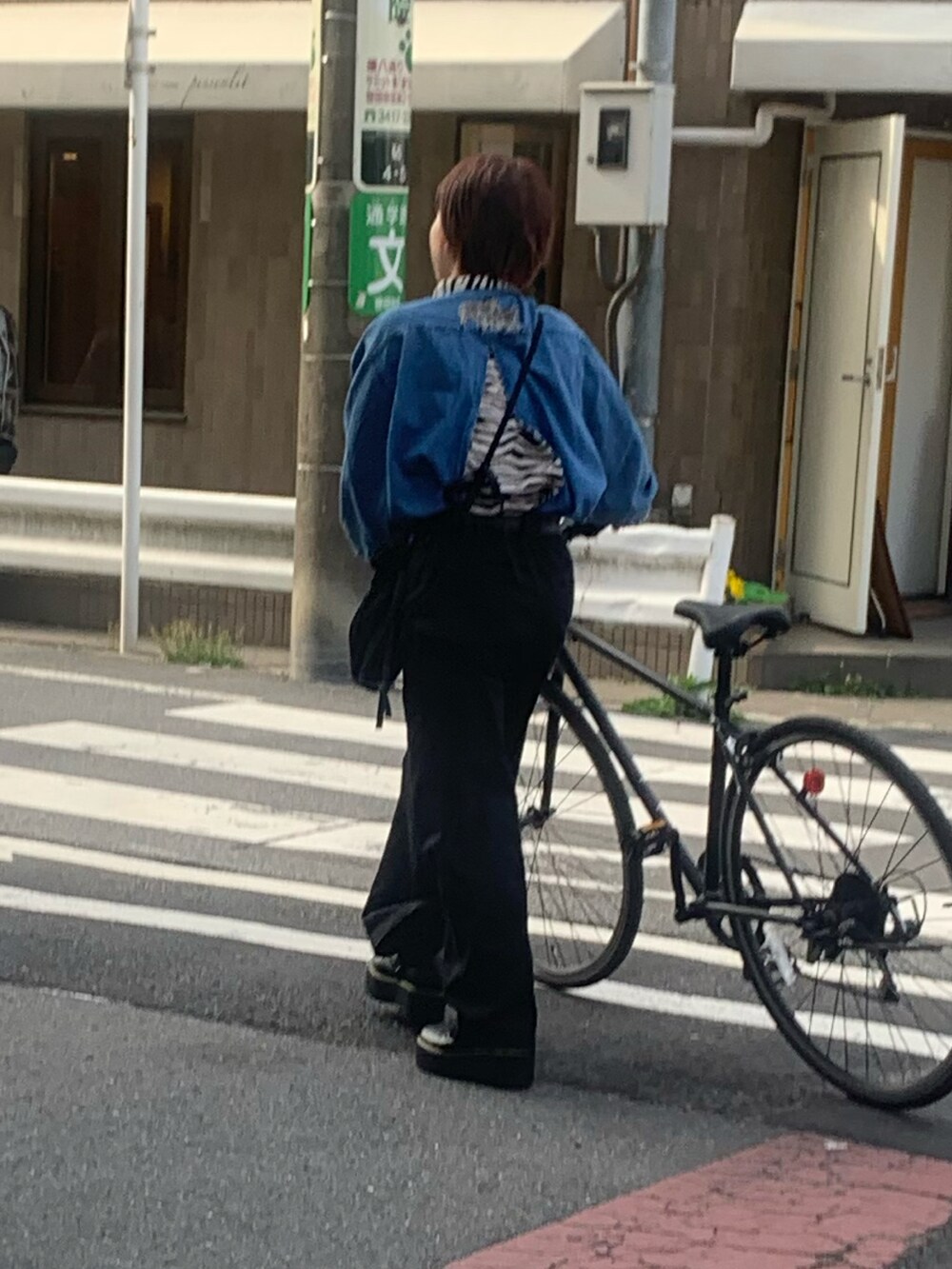 「VINTAGEのアイテム（シャツ/ブラウス、ブルー系）」を使った、osaさん（レディース・155cm）の春コーディネートの2枚目の写真