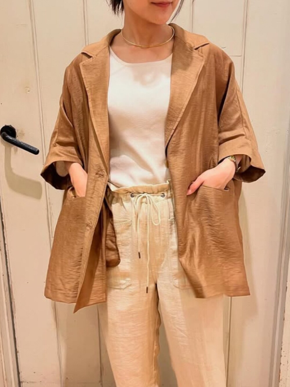 「テーラードジャケット、イージーパンツ、きれいめカジュアル、春夏コーデ、初夏コーデ、大人カジュアル、cepo.、150cm台コーデ、低身長コーデ、お出かけコーデ、キレイめコーデ、お仕事コーデ、ジャケット、シンプルコーデ」｜「cepoのリネンミックスイージーワークパンツ（その他パンツ、ホワイト系）」を使った、cepo公式さん（骨格ナチュラル・レディース・151cm）の春コーディネートの3枚目の写真