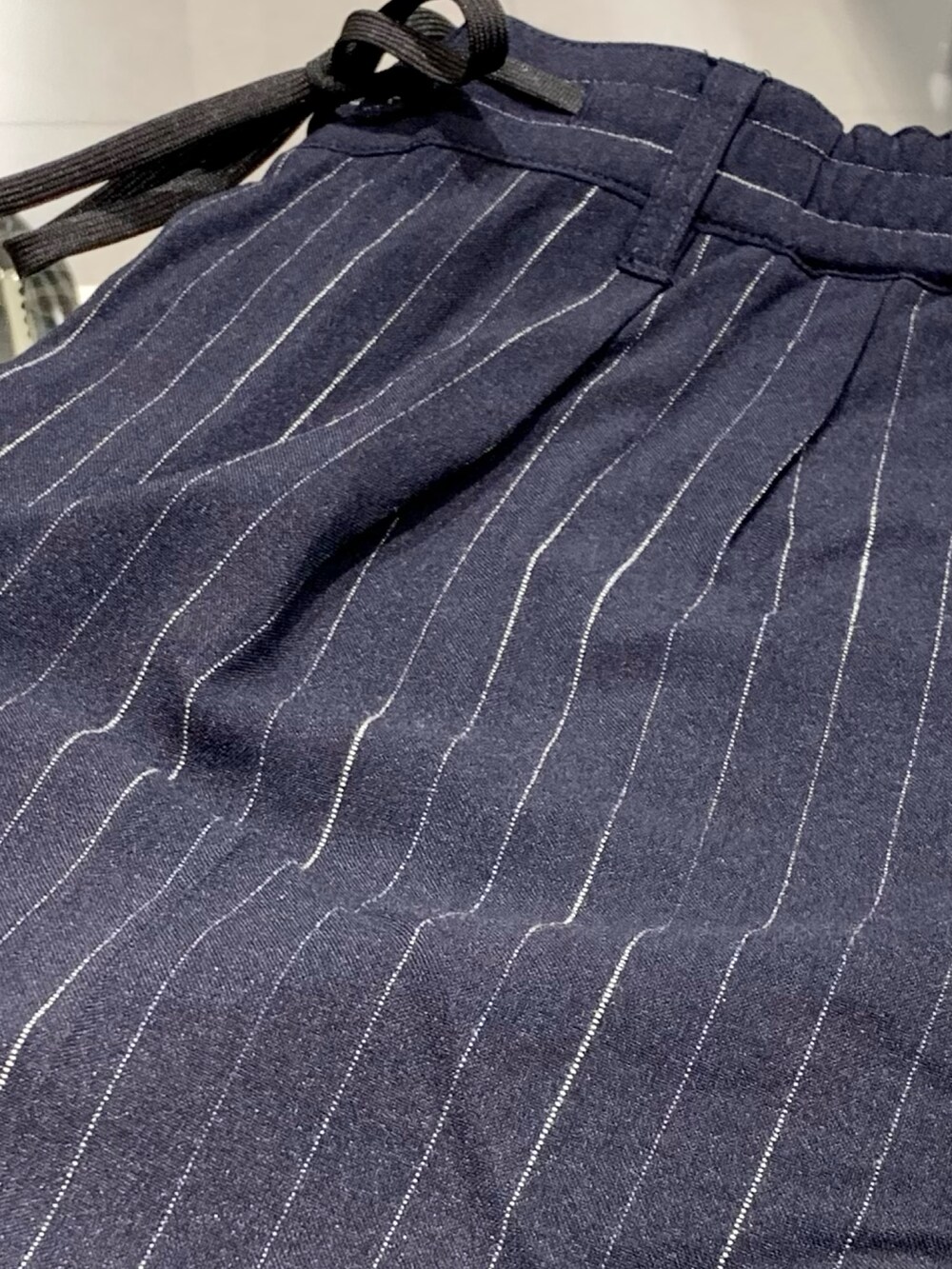 「お出かけコーデ、シャツスタイル、秋服準備はじめました、夏コーデ、アバハウス、夏だ！Tシャツ着よう！、夏ファッション、ビッグシルエット、メガネ男子、ファッションを楽しもう、大人コーデ、ストライプ、ストライプパンツ、ミニトート」｜「ABAHOUSEの【ヴィンテージ風】ピグメントプリント　刺繍Tシャツ（Tシャツ/カットソー、ホワイト系）」を使った、Hiro Kumazawaさん（メンズ・178cm）の夏コーディネートの6枚目の写真