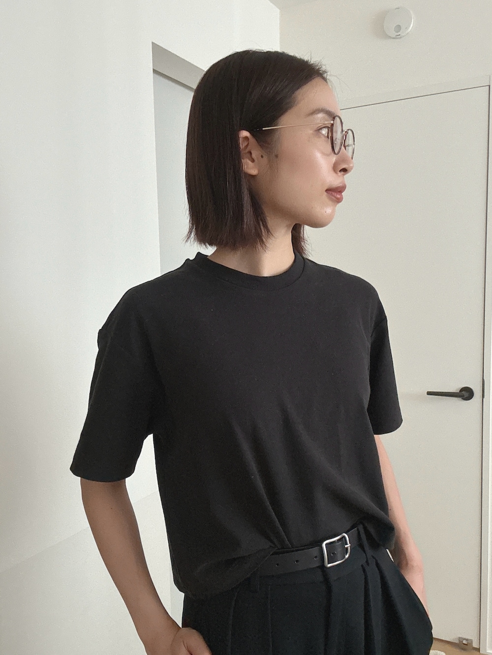 「オールブラック、ブラック、ユニクロ、ワントーンコーデ、ベルト」｜「TODAYFULのアイテム（その他パンツ、ブラック系）」を使った、yukina さん（骨格ナチュラル・レディース・167cm）の夏コーディネートの2枚目の写真