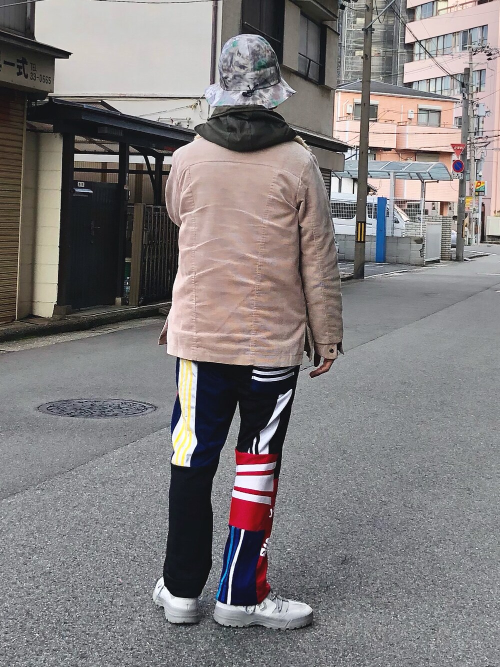 「キャンプ、キャンプスタイル、ボアジャケット、ランチジャケット、トラックパンツ、ベスト、アウトドアスタイル、リメイク」｜「masterkeyのアイテム（ベスト、グリーン系）」を使った、yosukeさん（メンズ・168cm）の春コーディネートの3枚目の写真