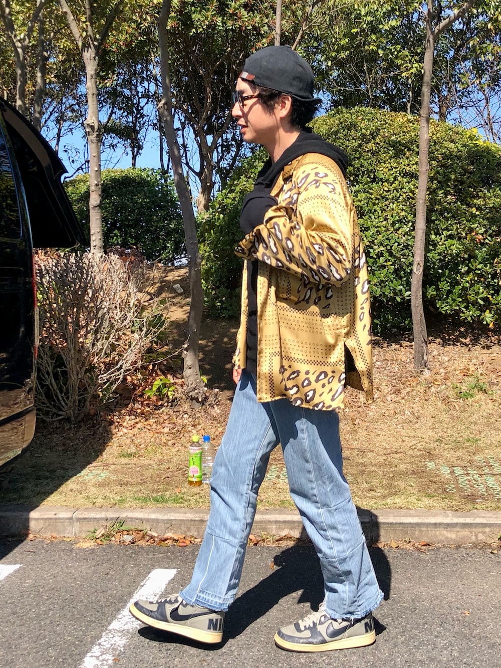 「オーバーサイズ、春、春コーデ、シャツスタイル、古着MIX、柄シャツ、レオパード、ゆるコーデ、パーカー」｜「YSTRDY's TMRRWのアイテム（シャツ/ブラウス、イエロー系）」を使った、yosukeさん（メンズ・168cm）の春コーディネートの2枚目の写真