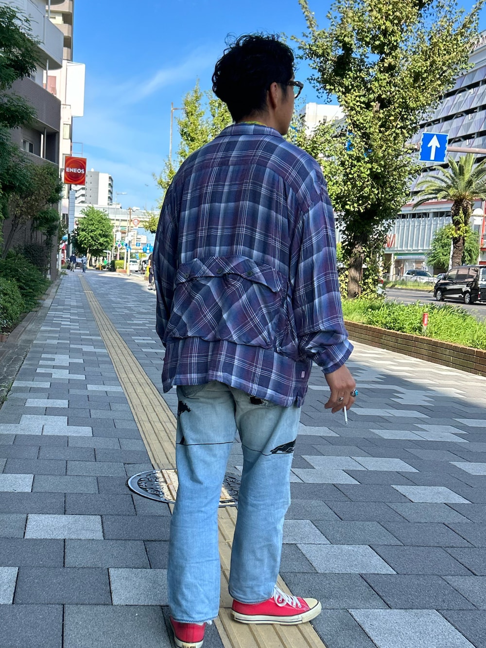 「秋っぽコーデ更新中、秋コーデ、古着MIX、チェックシャツ、オンブレーチェックシャツ、アディダス、ダメージデニムパンツ」｜「GOOD OL'のアイテム（Tシャツ/カットソー、グリーン系）」を使った、yosukeさん（メンズ・168cm）の秋コーディネートの4枚目の写真