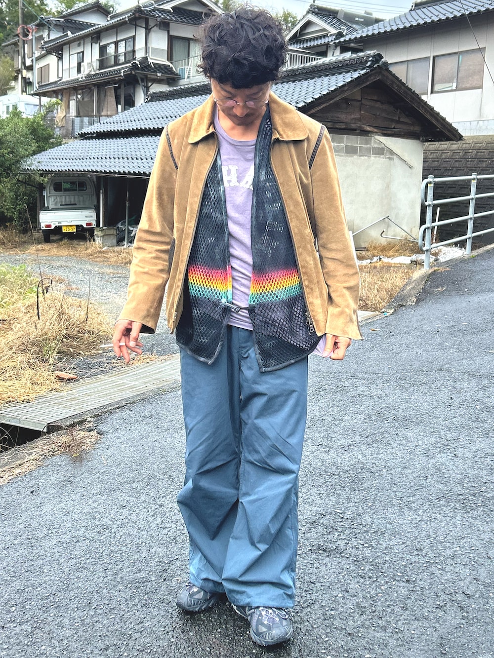 「レイヤードスタイル、古着MIX、レザー、ライダース、スウェード、バギーパンツ、ワイドパンツ、秋コーデ、ゆるコーデ」｜「HAUTEのアイテム（ライダースジャケット、ベージュ系）」を使った、yosukeさん（メンズ・168cm）の秋コーディネートの2枚目の写真