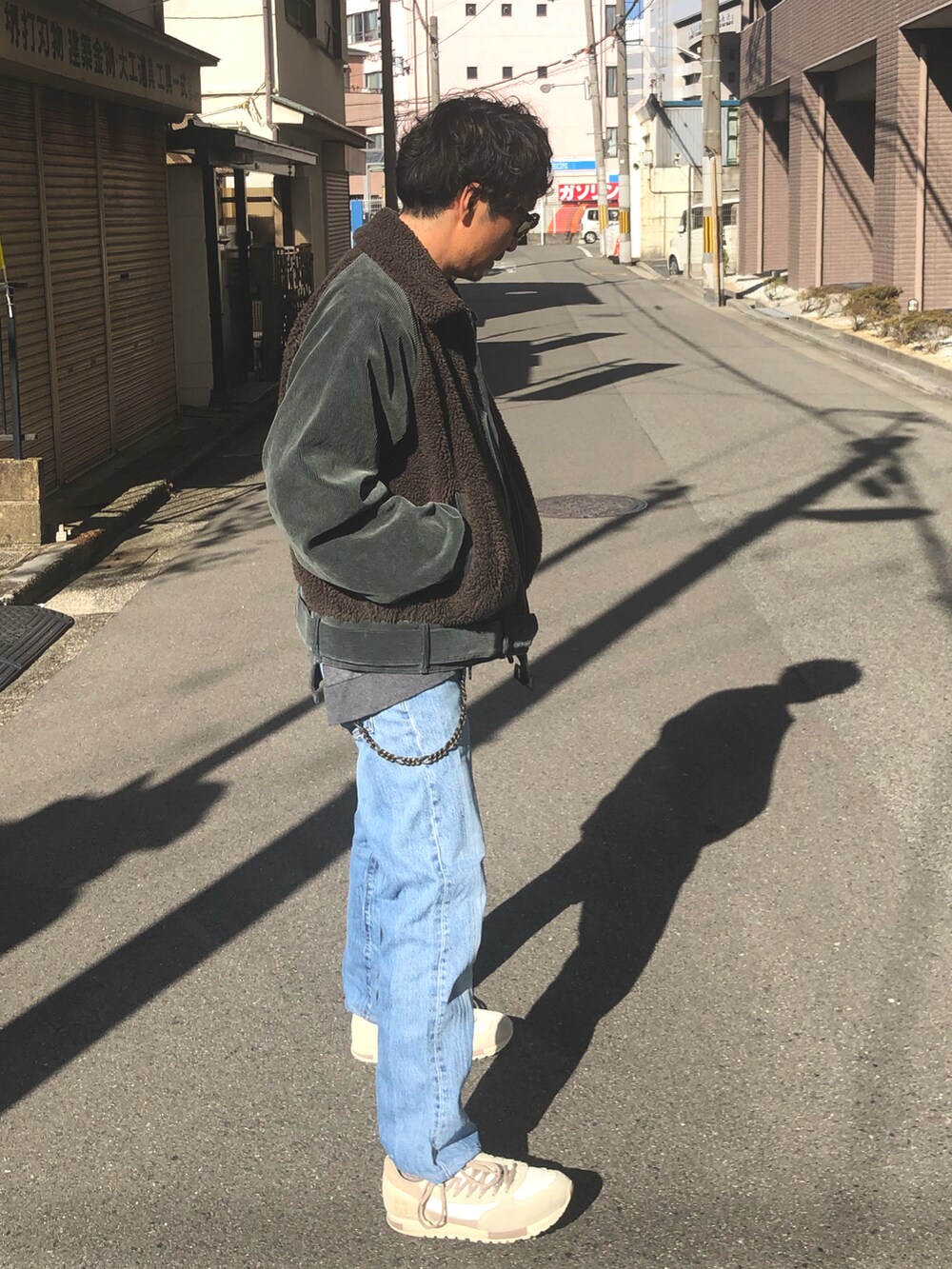 「今日のコーデ、アメカジ、ベアジャケット、ニット/セーター、古着MIX、ボアジャケット、コーデュロイ、オトナカジュアル」｜「FILL THE BILLのアイテム（ムートンコート、グリーン系）」を使った、yosukeさん（メンズ・168cm）の秋コーディネートの2枚目の写真