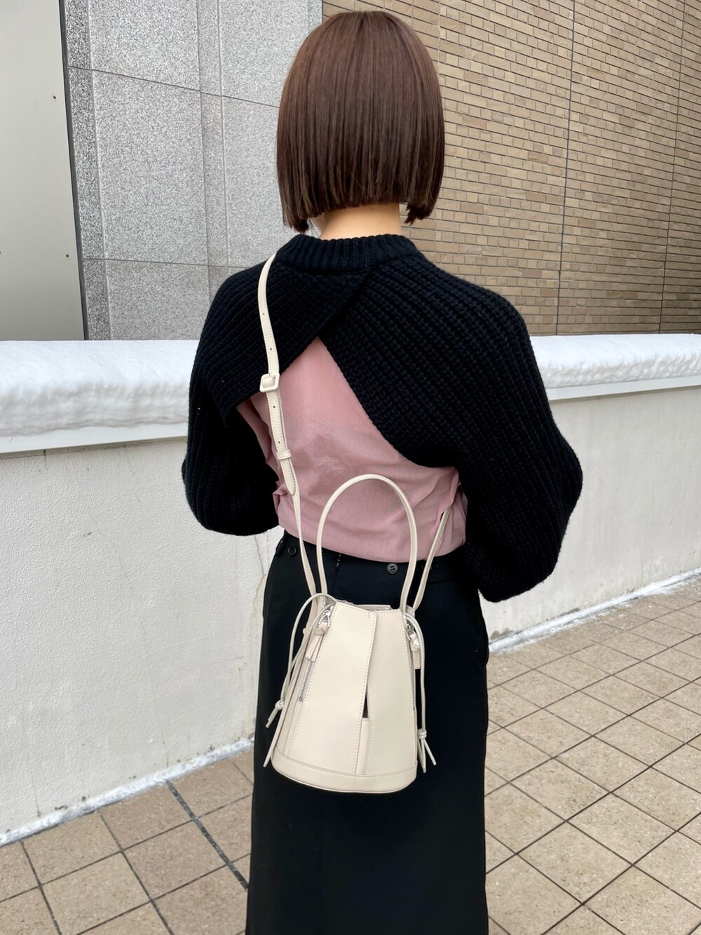 「きれいめカジュアル、オデットエオディール、グルカシューズ、オトナカジュアル、スカート、ニット、フラットシューズ」｜「ODETTE E ODILEのグルカパターン フラット35↑（パンプス、ブラック系）」を使った、伊藤　オデット エ オディール スタッフさん（レディース・164cm）の冬コーディネートの5枚目の写真