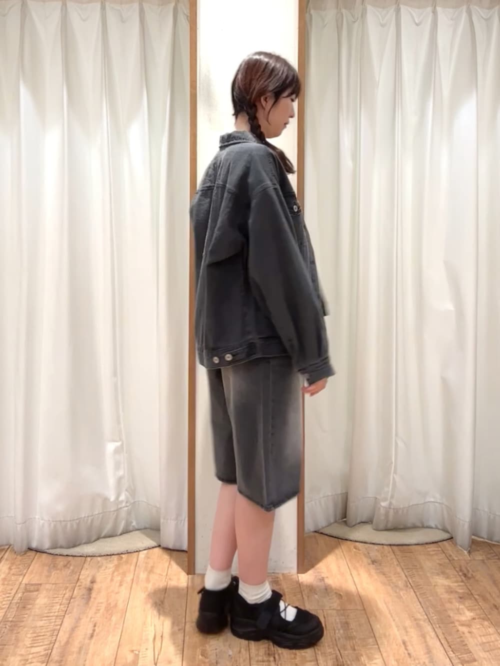 「ehka sopo、ehkasopo、エヘカソポ、エヘカ、デニム、デニムコーデ、セットアップ」｜「ehka sopoのテープ刺繍シアーカットソー（Tシャツ/カットソー、ホワイト系）」を使った、ayanoさん（レディース・162cm）の春コーディネートの2枚目の写真