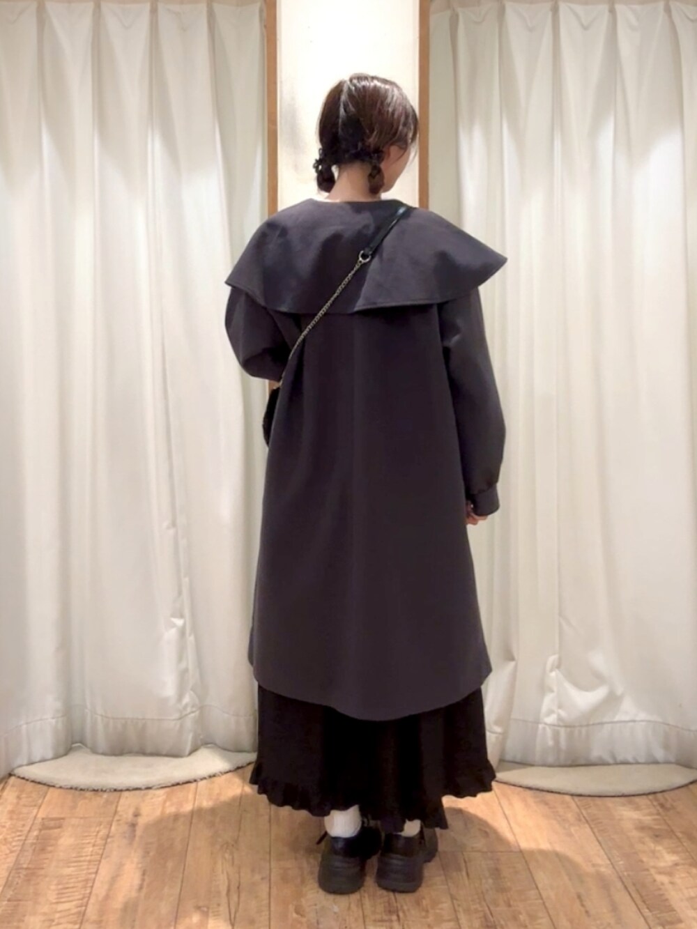 「冬コーデ、クリスマスに着たい服、おでかけコーデ、冬のコーデ、コート、ロングコート、ehka sopo、ehkasopo、エヘカソポ、エヘカ」｜「ehka sopoのハートボアショルダーバッグ（ハンドバッグ、ブラック系）」を使った、ayanoさん（レディース・162cm）の冬コーディネートの2枚目の写真