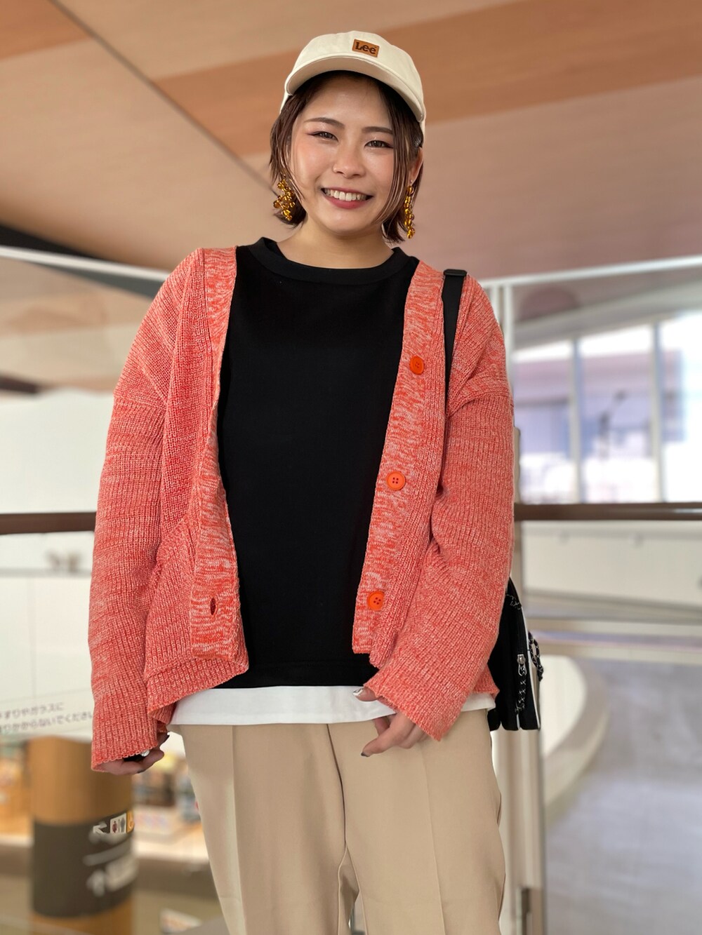 「パンツコーデ、ゆったりコーデ、オトナカジュアル、お洒落さんとつながりたい、春コーデ、春先取り、パステルカラー、オトナ女子、いいね、save、フォローお願いします🤑、スニーカーコーデ、公園」｜「Leeのアイテム（キャップ、ベージュ系）」を使った、ha-tan. ✩.*˚さん（レディース・157cm）の冬コーディネートの4枚目の写真