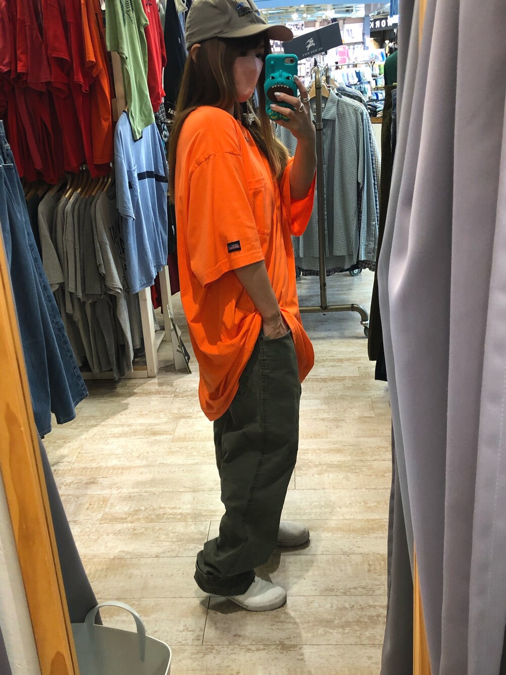 「シンプルコーデ、カジュアル、低身長コーデ、カラー×コーデ、プチプラコーデ、Tシャツ、Dickies、オーバーサイズ、古着、3peace」｜「Dickiesのアイテム（パンツ、グリーン系）」を使った、@Chieさん（レディース・149cm）の夏コーディネートの2枚目の写真