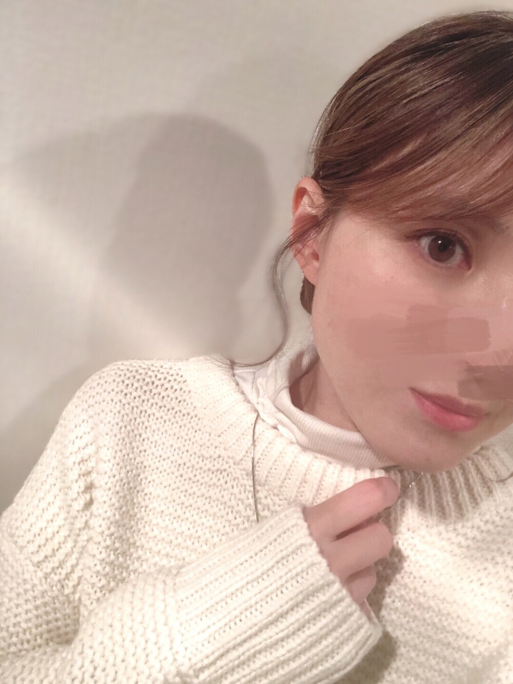 「ニット、オーバーサイズ、オトナカワイイ、レイヤードスタイル、小花柄スカート、ロングスカート、キルティングジャケット、ショートブーツ、冬コーデ、ブチプラコーデ」｜「しまむらのアイテム（ミリタリージャケット、グリーン系）」を使った、ちゃみんさん（骨格ナチュラル・レディース・156cm）の冬コーディネートの3枚目の写真