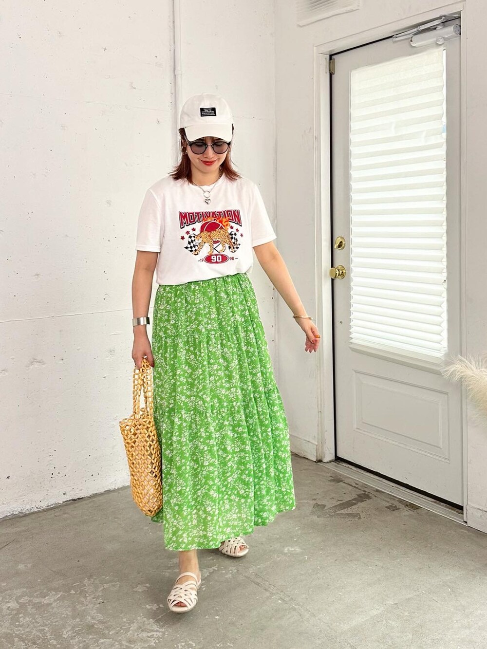 あんまるさんの「ビビッド花ティアードスカート（RETRO GIRL）」を使ったコーディネートの3枚目の写真