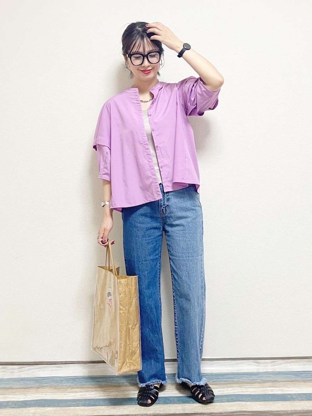 「toucher du brise、カラー×コーデ、Discoat、デニム、デニムパンツ、パシオス、メガネ女子、accommode、グルカサンダル、ボリューム袖、オトナカジュアル、休日スタイル、夏コーデ、カラーコーデ、プチプラ」｜「DISCOATのデニム配色ストレートパンツ（デニムパンツ、ブルー系）」を使った、あんまるさん（レディース・166cm）の春コーディネートの2枚目の写真