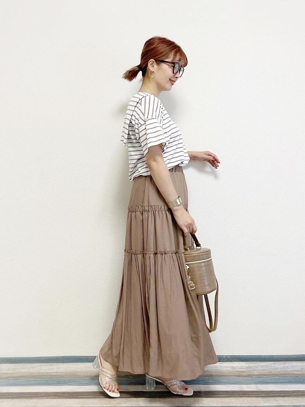 「休日スタイル、しまむら、ボーダー、淡色コーデ、プチプラ、UNIQLO、セーラーカラー、バニティバッグ、メガネ女子、大人カジュアル、ロングスカート、ANSERI、しまむら×ANSERI、しまむらANSERI」｜「しまむらのアイテム（スカート、ベージュ系）」を使った、あんまるさん（レディース・166cm）の夏コーディネートの3枚目の写真