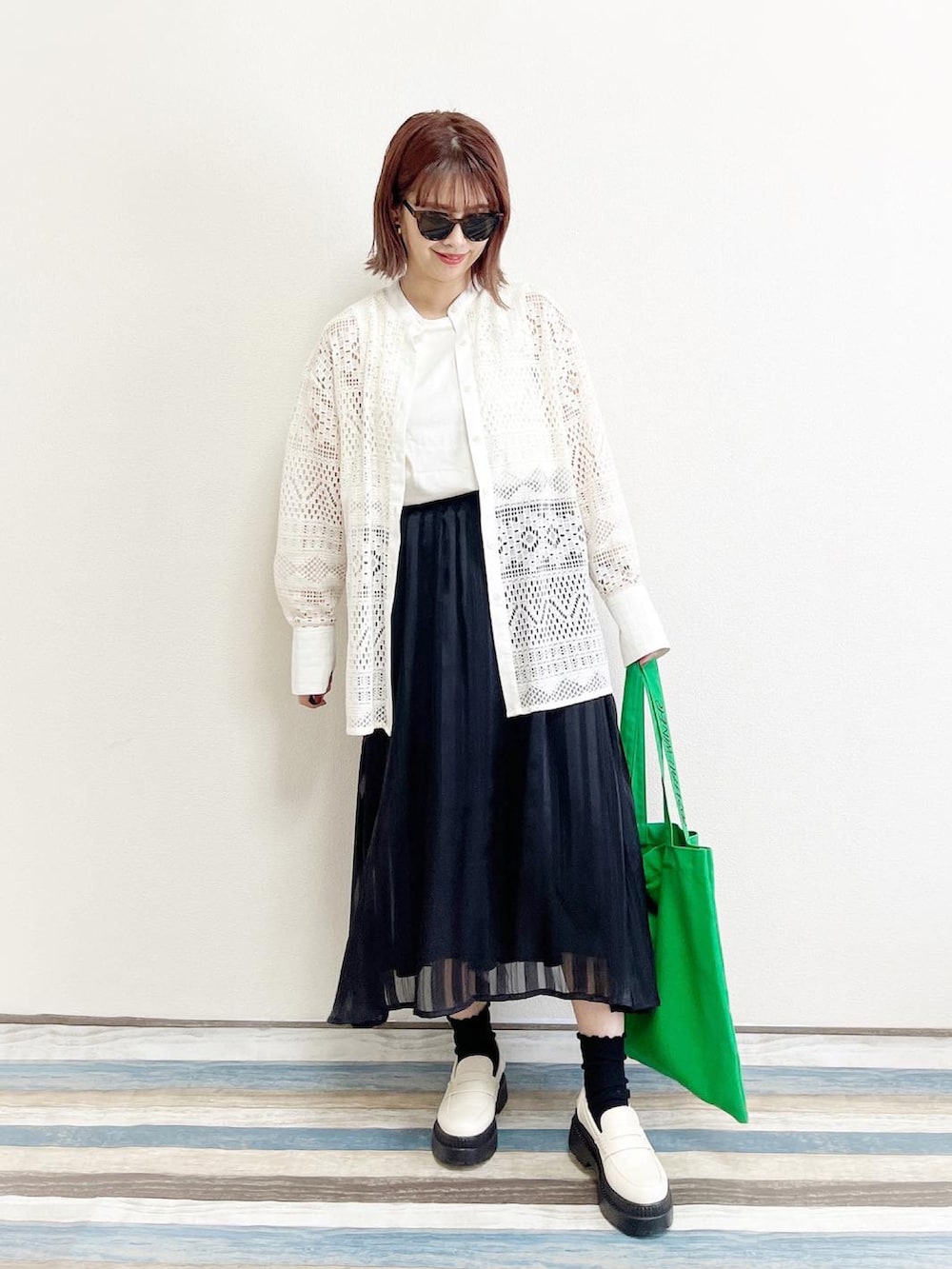 「春夏コーデ、モノトーン、Discoat、BEAMS、厚底シューズ、しまむら、しまむらコーデ、しまむらANSERI、ANSERI、スカート見え、サングラス、Honeys、グリーン、プチプラ、休日スタイル」｜「cs T&Pのアイテム（ローファー、ホワイト系）」を使った、あんまるさん（レディース・166cm）の春コーディネートの3枚目の写真