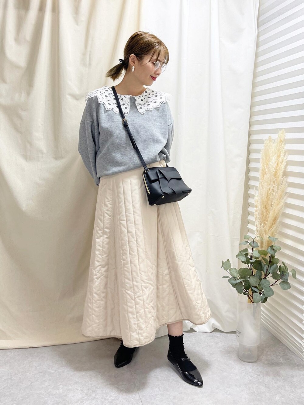 「オトナ女子、maisonvert、GRL、しまむら、プチプラ、ビッグカラー、アベイル、フレアスカート、キルティング、秋冬コーデ、大人かわいい、スカートコーデ、高身長女子、高身長コーデ、ママコーデ」｜「しまむらのアイテム（トップス、グレー系）」を使った、あんまるさん（骨格ウェーブ・レディース・166cm）の秋コーディネートの4枚目の写真