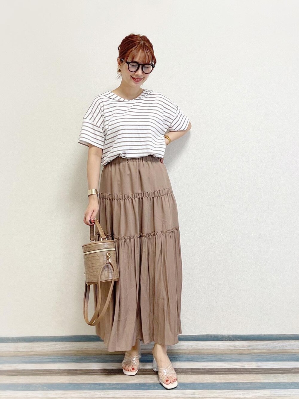 「休日スタイル、しまむら、ボーダー、淡色コーデ、プチプラ、UNIQLO、セーラーカラー、バニティバッグ、メガネ女子、大人カジュアル、ロングスカート、ANSERI、しまむら×ANSERI、しまむらANSERI」｜「しまむらのアイテム（スカート、ベージュ系）」を使った、あんまるさん（レディース・166cm）の夏コーディネートの2枚目の写真
