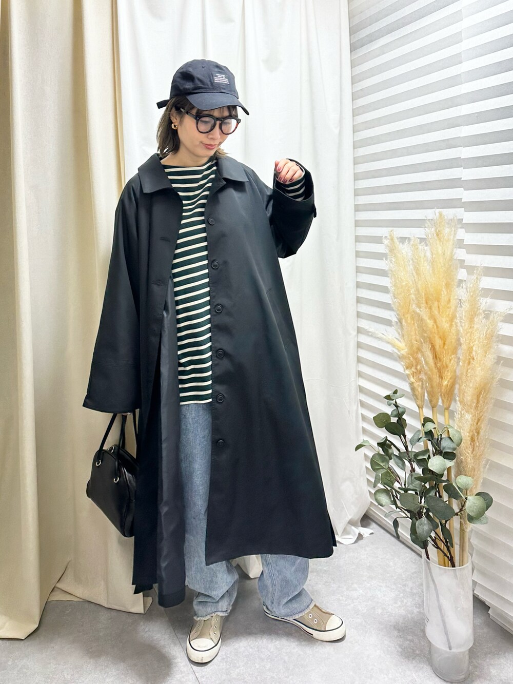「ほめられ本命コーデ、お出かけコーデ、ECRIRE、しまむら、14+、イチヨンプラス、ボーダー、プチプラ、デニムパンツ、帽子、大人カジュアル、スニーカー、メガネ女子、ユニクロ、UNIQLO」｜「しまむらのアイテム（デニムパンツ、ブルー系）」を使った、あんまるさん（骨格ウェーブ・レディース・166cm）の冬コーディネートの3枚目の写真