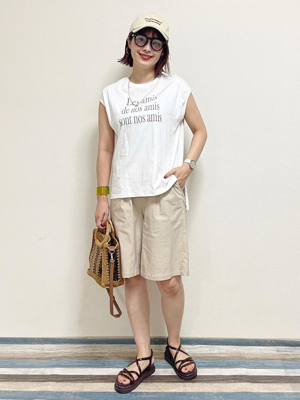 「ハーフパンツ、しまむら、ANSERI、しまむらANSERI、サンダル、淡色コーデ、UNIQLO、キャップ、earth music&ecology、フレンチスリーブ、ロゴT、厚底サンダル、メガネ女子、プチプラ」｜「earth music&ecologyのフレンチスリーブロゴＴシャツ（Tシャツ/カットソー、ホワイト系）」を使った、あんまるさん（レディース・166cm）の夏コーディネートの3枚目の写真
