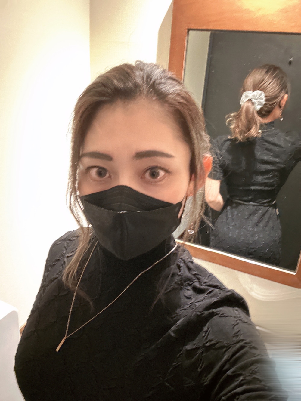 「メンズコーデ、秋コーデ、秋🍁コーデ、きれいめカジュアル、おしゃれさんと繋がりたい、ワントーンコーデ、今日のコーデ、オフィススタイル、オフィスコーデ、女装」｜「LOUIS VUITTONのアイテム（トートバッグ、レッド系）」を使った、Yuki 💕4歳娘のパパさん（メンズ・171cm）の秋コーディネートの3枚目の写真