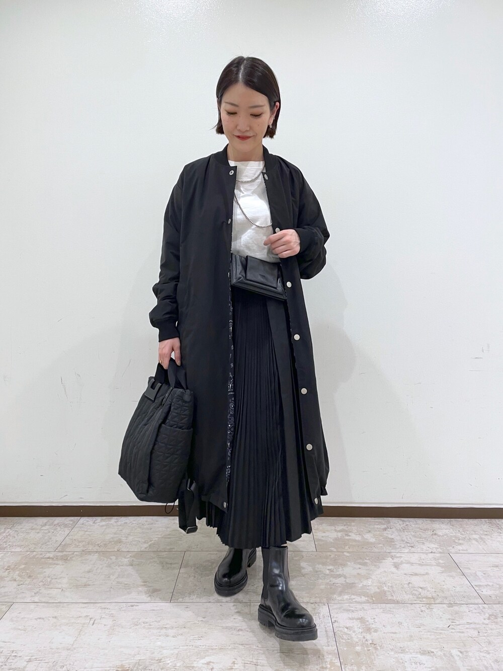 「イアパピヨネ、ear PAPILLONNER、レイヤードスタイル、きれいめカジュアル、秋冬コーデ、ビッグシルエット、ロングコート、冬コーデ、ペイズリー柄、キルティング、プリーツスカート、ネイビー、冬アウター、リュック、モバイルショルダー」｜「インスタ😊のアイテム（その他、ピンク系）」を使った、ear_yamadaさん（レディース・159cm）の秋コーディネートの2枚目の写真