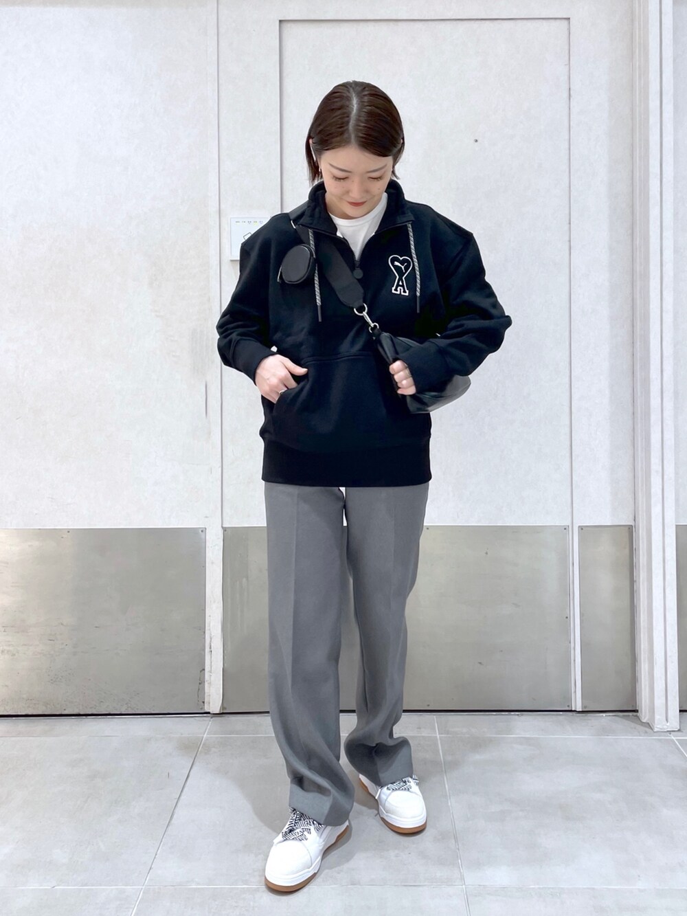 「イアパピヨネ、ear PAPILLONNER、ストリート、タートルネック、レイヤードスタイル、ハーフジップ、マイベストコーデ2022、休日スタイル、韓国ファッション、ロゴスウェット、スウェット、amiparis、PUMA、カジュアルコーデ、スニーカー」｜「インスタ😊のアイテム（その他、ピンク系）」を使った、ear_yamadaさん（レディース・159cm）の冬コーディネートの2枚目の写真