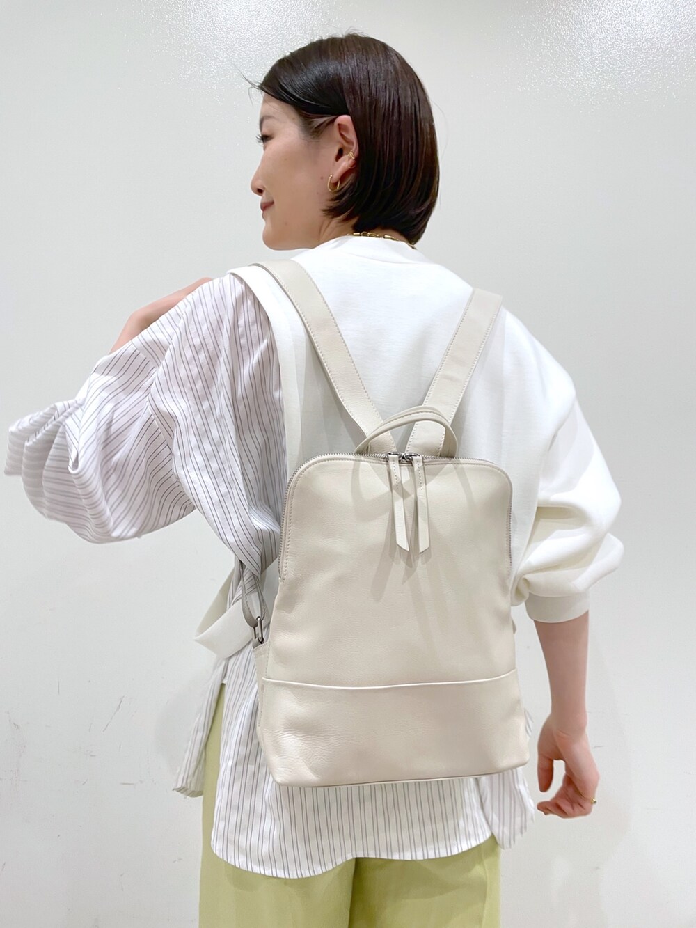 「イアパピヨネ、ear PAPILLONNER、春服デビュー宣言、カラーパンツ、淡色コーデ、きれいめカジュアル、パステル映える春、ビッグシルエット、シャツスタイル、スクエアバッグ、春服みてみて、スラックス、スウェット、休日スタイル、ボリューム袖」｜「インスタ😊のアイテム（その他、ピンク系）」を使った、ear_yamadaさん（レディース・159cm）の春コーディネートの3枚目の写真