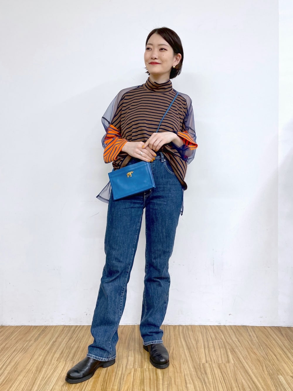「イアパピヨネ、ear PAPILLONNER、シアーシャツ、スクエアバッグ、ストリート、タックイン、柄シャツ、デニムパンツ、大人カジュアル、秋服準備はじめました、ハイウエスト、ブラウン、厚底シューズ、ブーツ、ショルダーバッグ」｜「インスタ😊のアイテム（その他、ピンク系）」を使った、ear_yamadaさん（レディース・159cm）の夏コーディネートの3枚目の写真
