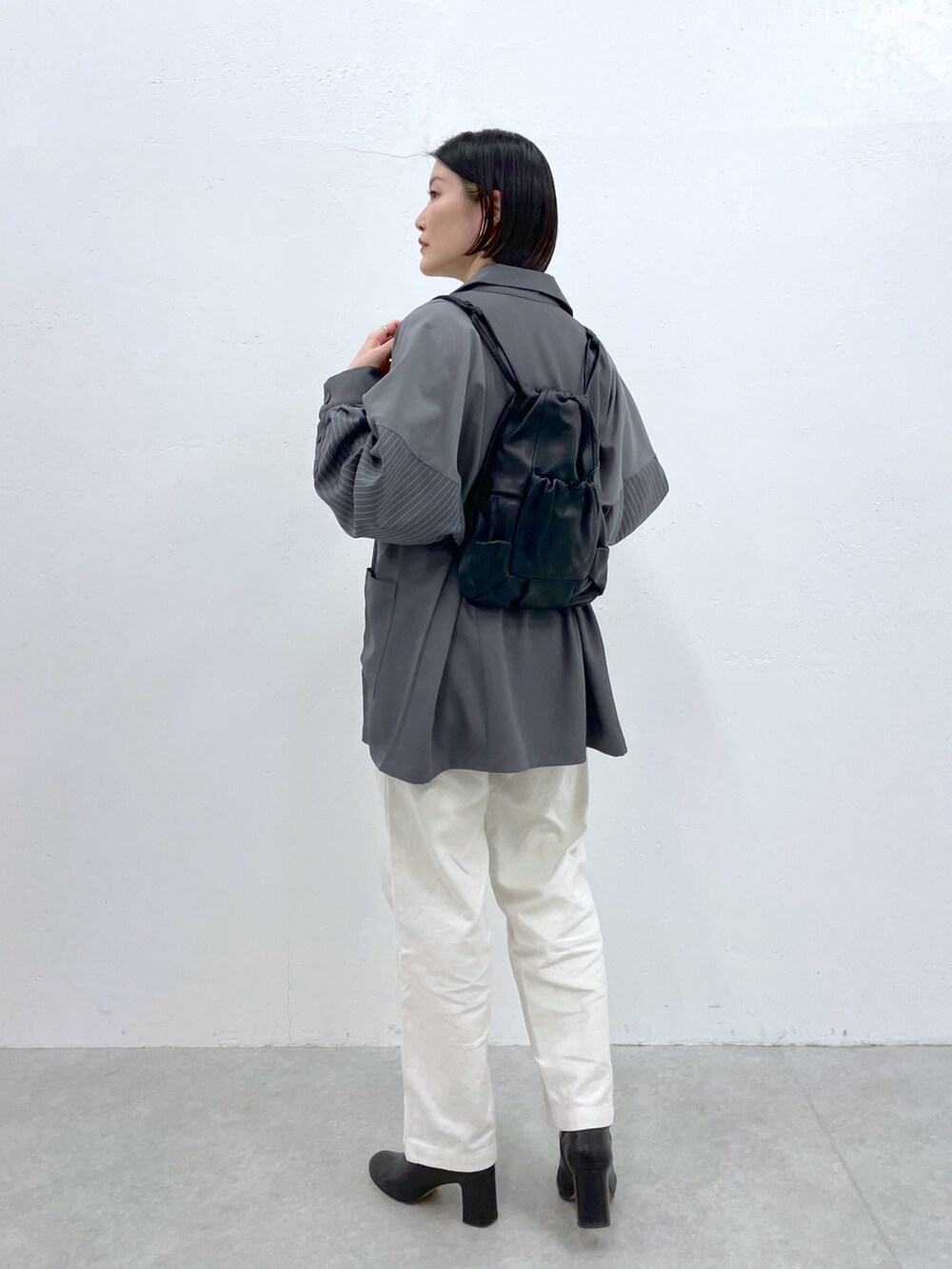 「イアパピヨネ、ear PAPILLONNER、シンプルコーデ、ブーツ、セットアップ、淡色コーデ、オフィスカジュアル、デニム、春色、ジャケット、ナップサック、ワントーンコーデ、きれいめカジュアル」｜「インスタ😊のアイテム（その他、ピンク系）」を使った、ear_yamadaさん（レディース・159cm）の冬コーディネートの3枚目の写真