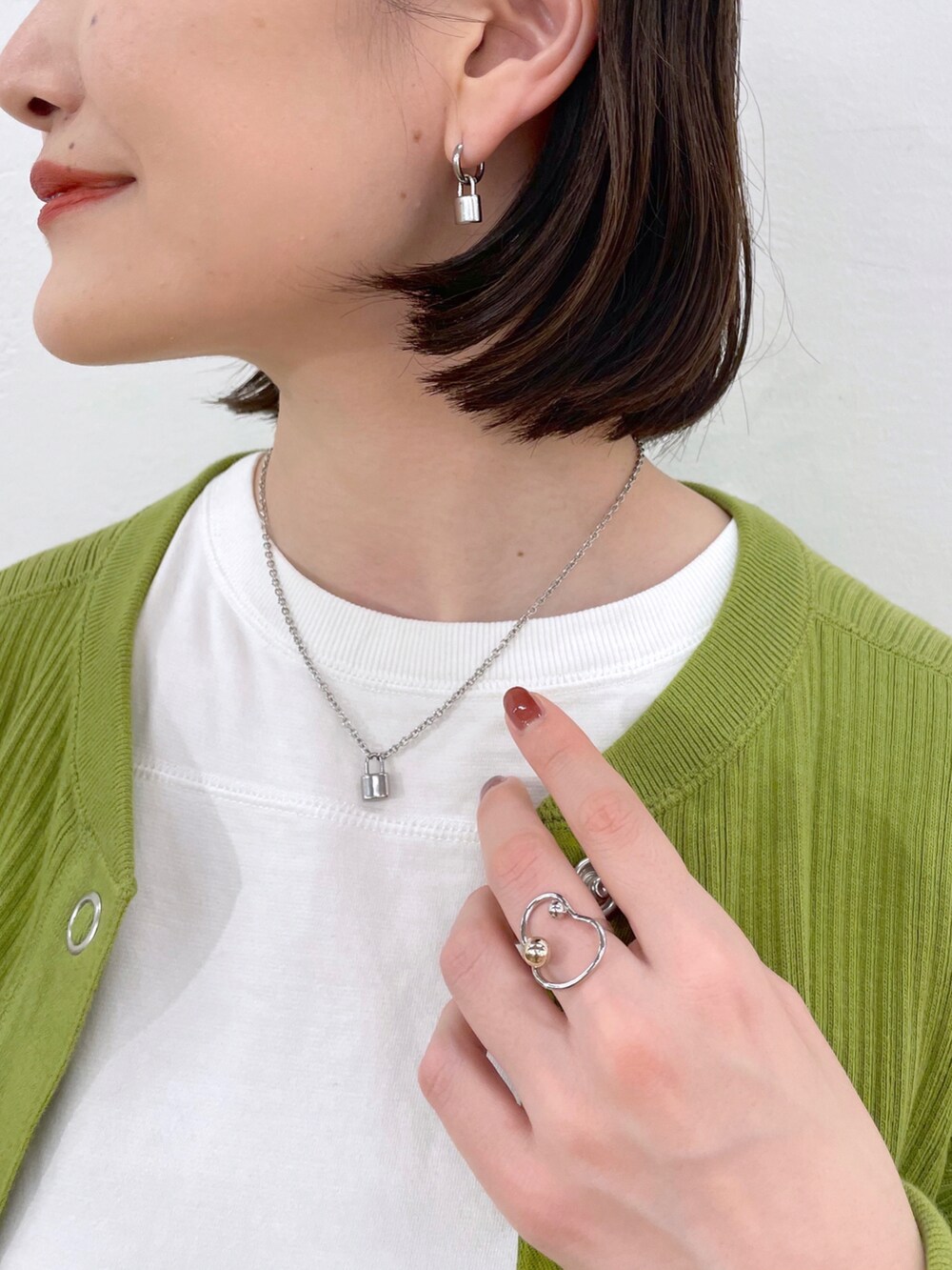 「イアパピヨネ、ear PAPILLONNER、コンバース、私の推しブランド、グリーン、ボリューム袖、ゆるコーデ、デニム、春コーデ、休日スタイル、カーディガン、プチプラ、リュック、春色、春カラー」｜「UNIQLOのアイテム（デニムパンツ、ブルー系）」を使った、ear_yamadaさん（レディース・159cm）の冬コーディネートの5枚目の写真