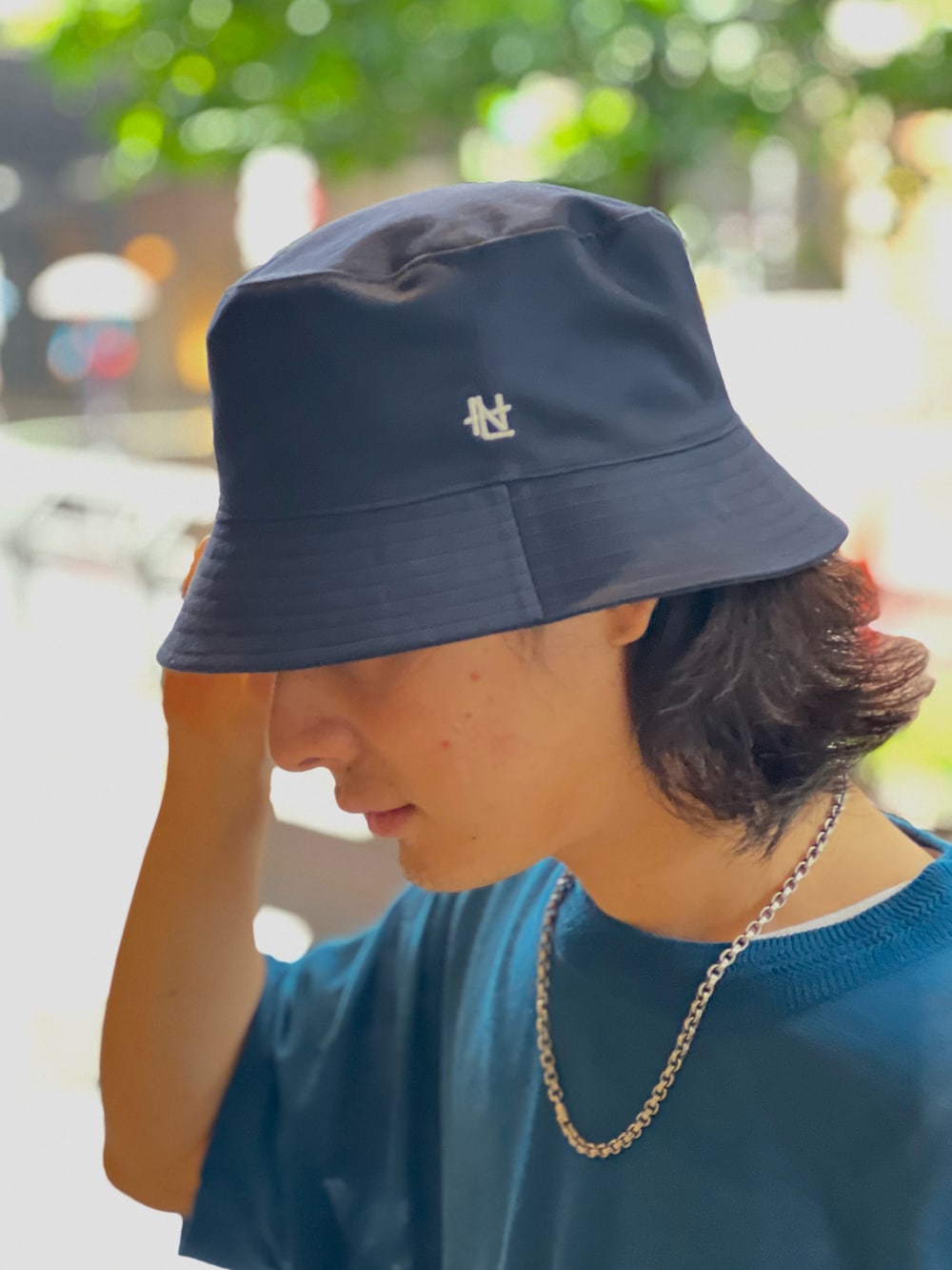 「このスタイルがお気に入り」｜「AMERICAN RAG CIEのハイツイストコットンクルーニット（ニット/セーター、ブルー系）」を使った、冨田 幸大さん（メンズ・171cm）の夏コーディネートの4枚目の写真